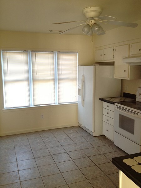 Building Photo - Renovated 3 BR 2.5 BA Townhouse in Virgini...