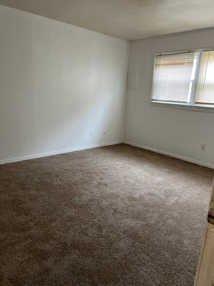 Building Photo - 7940 Thompson Rd