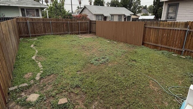 Building Photo - 256 Nordina St