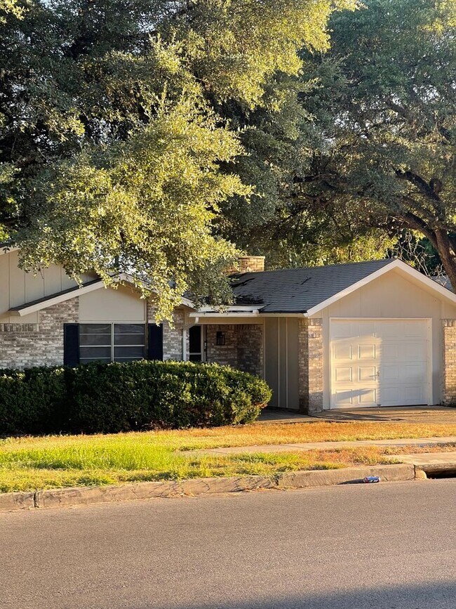 Building Photo - 3 Bedroom Single Family Home in San Antonio