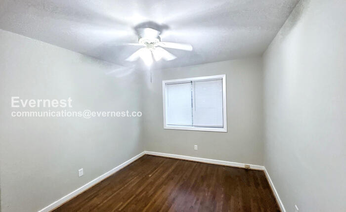 Building Photo - 244 E Haven Dr