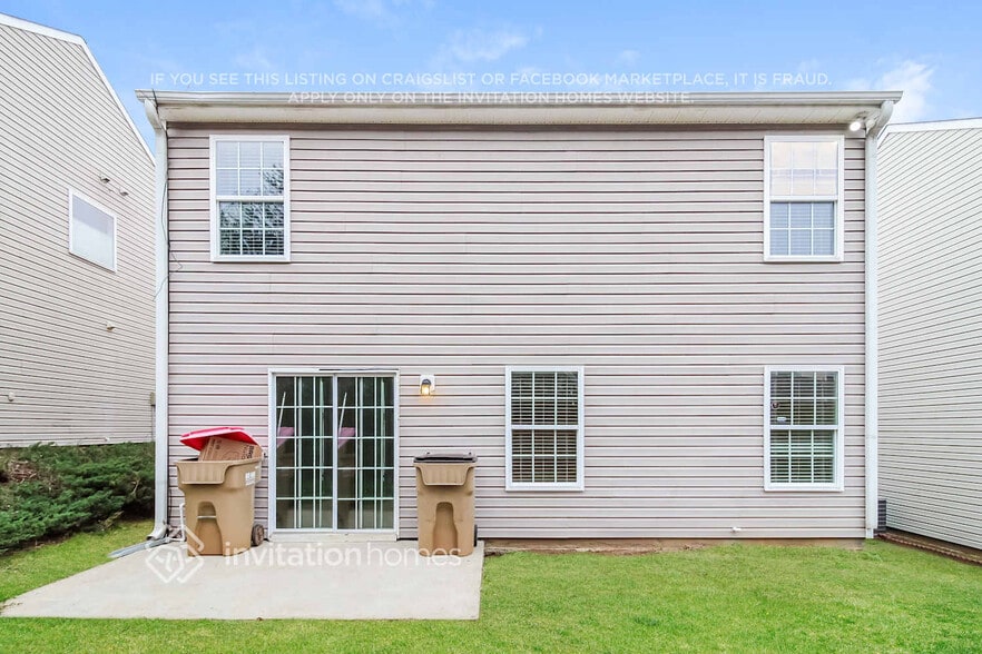 Building Photo - 2860 Englewood Dr