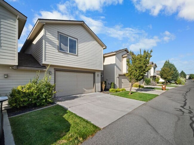 Building Photo - Desirable Kendall Yards Townhouse – Modern Living Near Downtown Spokane (Furnished)