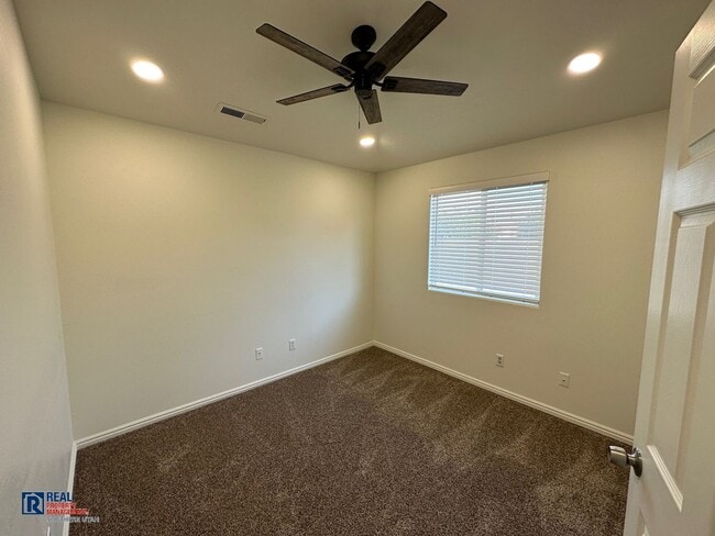 Building Photo - Fully Remodeled 3 bedroom 2 bathroom