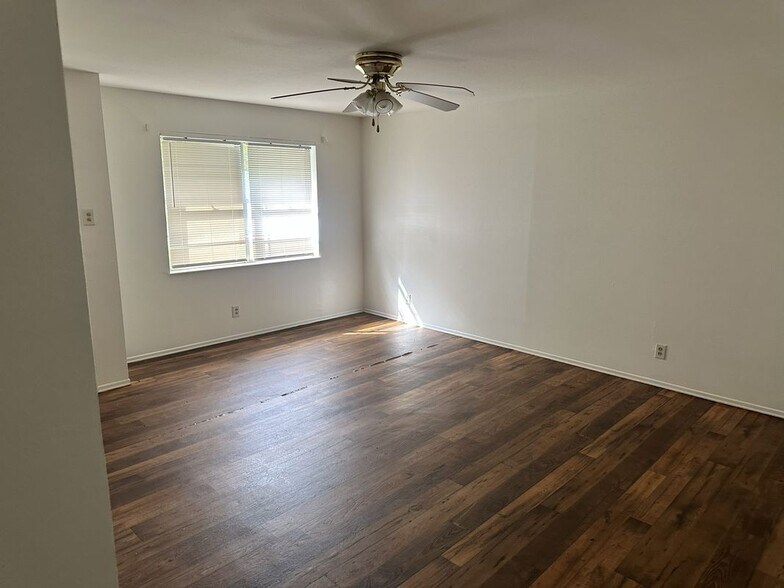 Building Photo - 2322 Kaynell Dr