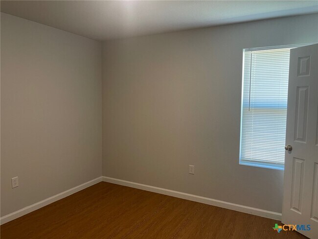 Building Photo - 2500 Westcliff Rd