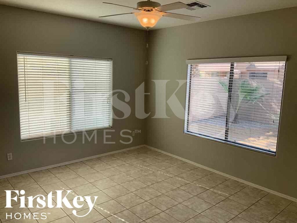 Building Photo - 3032 E Pinto Valley Rd