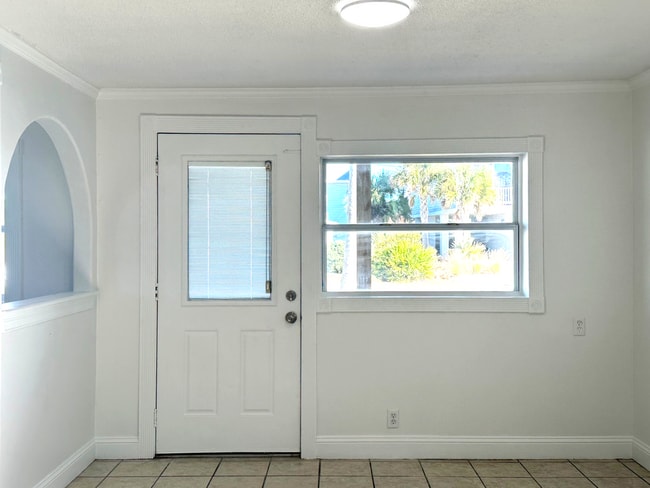 Building Photo - Walk to the beach!