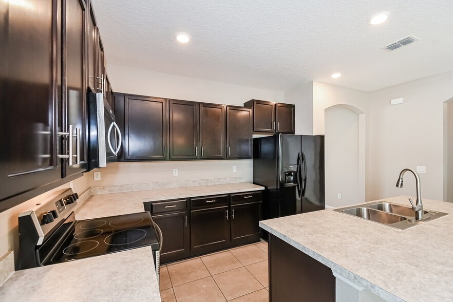 Building Photo - 10992 Haws Ln