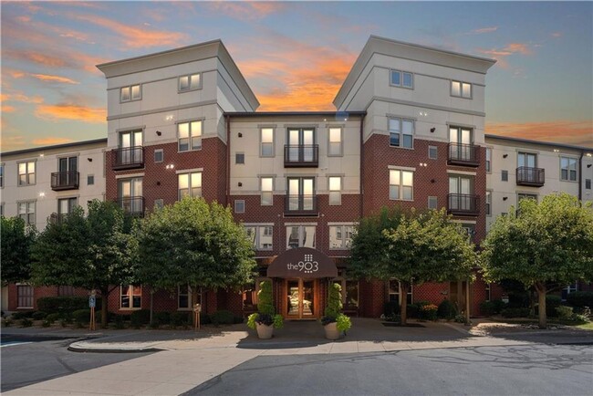 Building Photo - 903 Providence Pl