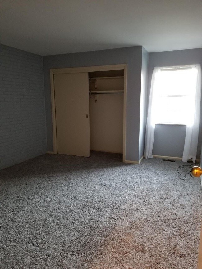 Building Photo - 3 br, 2 bath House - 13 Cresthill Dr. #30