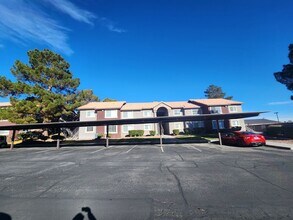 Building Photo - 2750 S Durango Dr