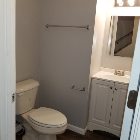 Building Photo - 409 Sal Blvd