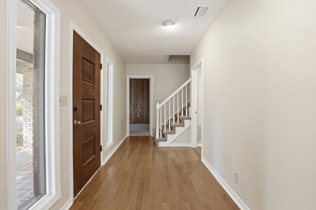 Building Photo - 4 Bedroom, 3 Bath House on 1 Acre in Fox Grove