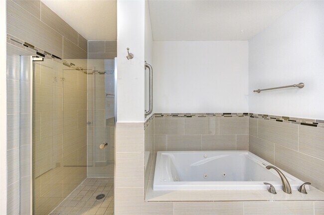 Building Photo - 12625 Memorial Dr