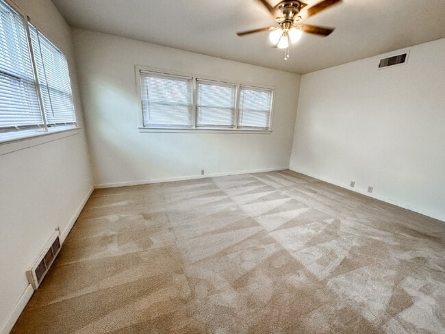 Building Photo - 3-Bedroom Home with Large Backyard!