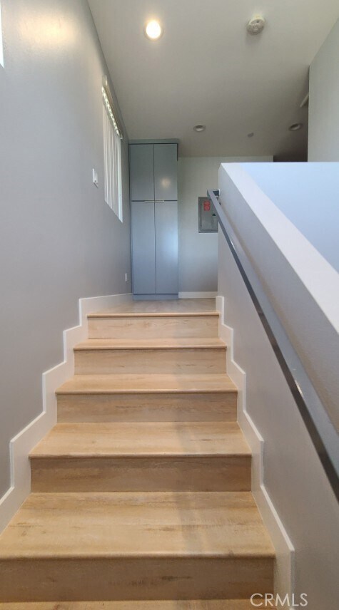 Building Photo - 142 W 84th Pl