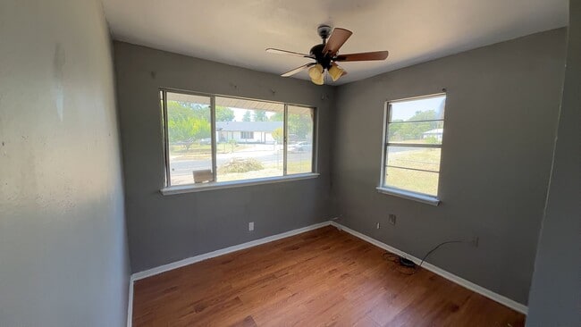 Building Photo - 1207 Gray Dr