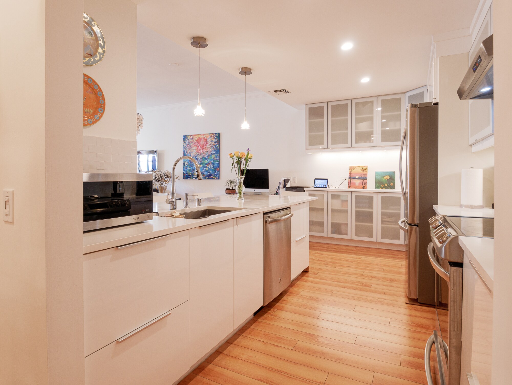 Building Photo - 2276 S Beverly Glen Blvd