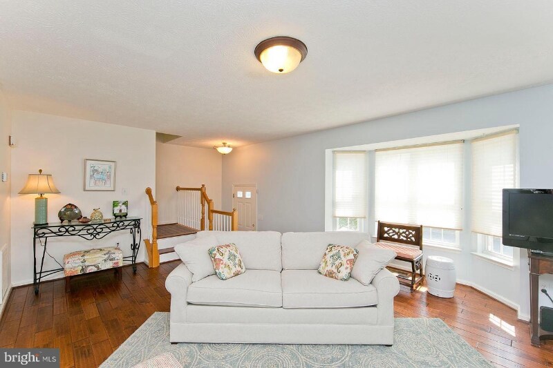 Building Photo - 2079 Honeysuckle Ln