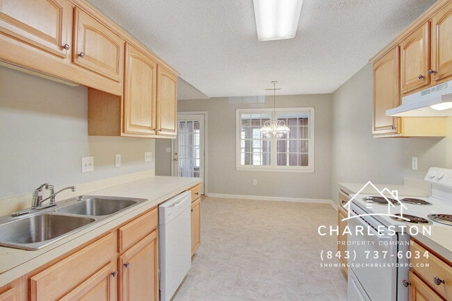 Building Photo - 1860 Piper Dr