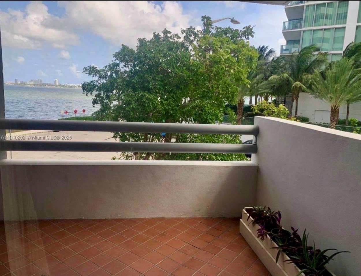 Building Photo - 555 NE 30th St