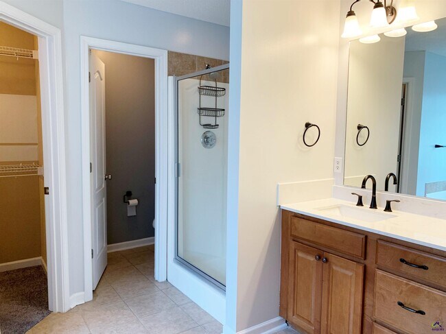 Building Photo - 110 Amber Dr