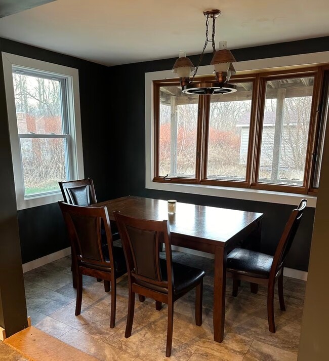 Building Photo - 131 W Bethel Rd