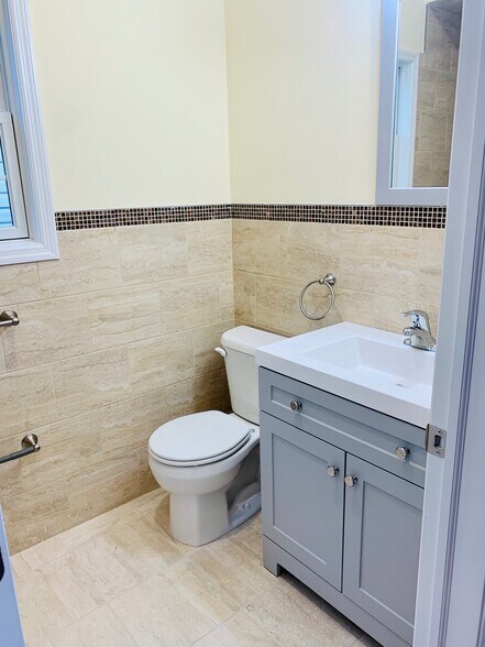 Master Bathroom - 311 Jersey St