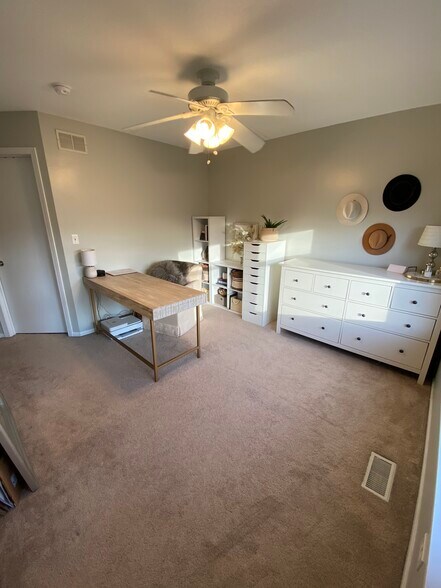 2nd Master bedroom - also has ensuite and walk-in closet - 344 S Lancelot Ln