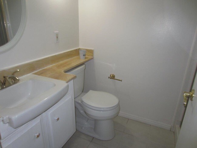 Building Photo - 2284 Athens Ave