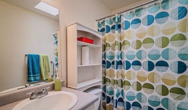 Building Photo - Charming three bedroom - two bathroom GREA...