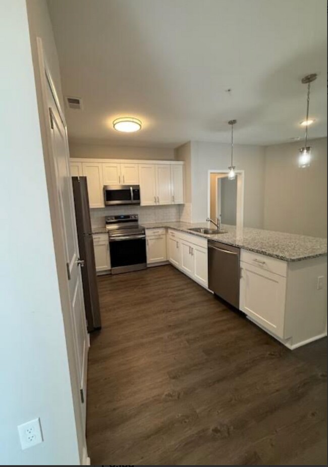 Building Photo - 5630 Lucas Ct