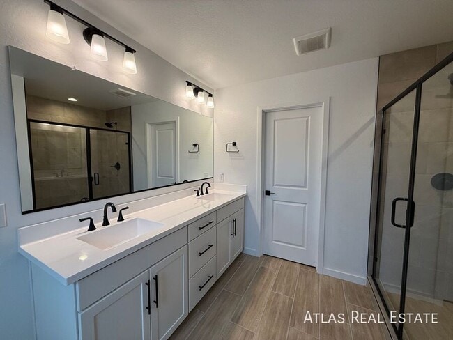 Building Photo - 16973 W Allen St.