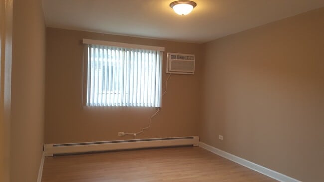 Building Photo - 10440 Mason Ave