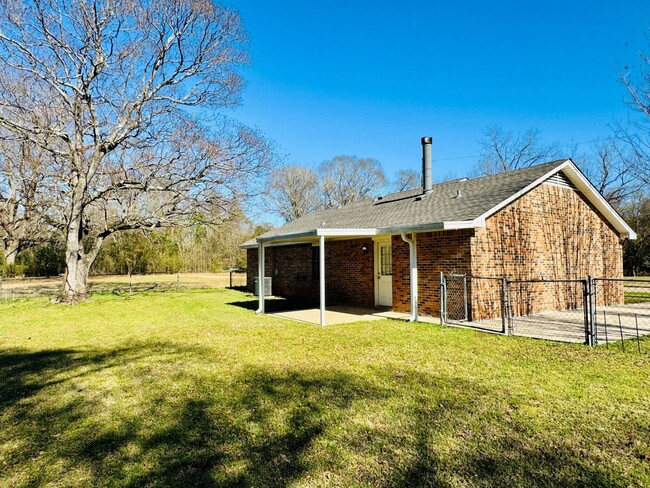 Building Photo - Dreamy 3-Bedroom