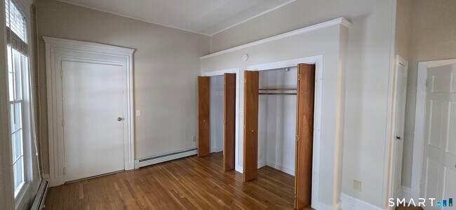 Building Photo - 263 Broadway