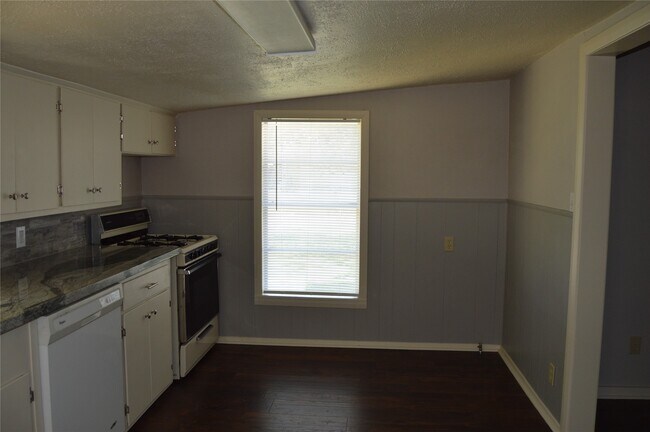 Building Photo - 110 Cedar St