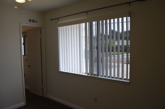 Building Photo - University City 4 Bedroom 2 Bath room Home for Rent