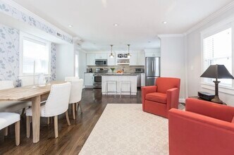 Building Photo - 622 E 2nd St