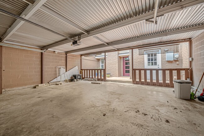 Building Photo - 10732 Briar Forest Dr