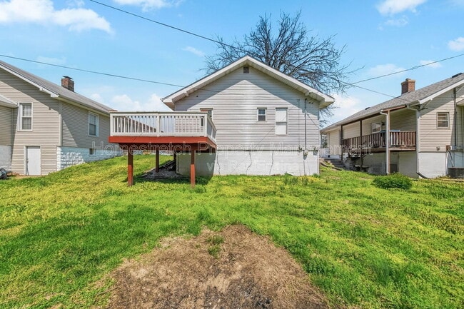 Building Photo - 704 W Johnson St