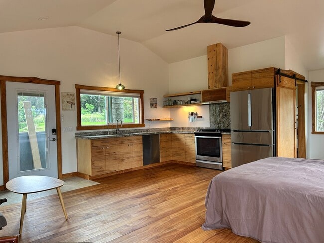 Building Photo - Furnished Luxury Ocean-View Studio | Hawi | Fiber + W/D