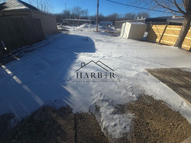 Building Photo - 1st month free with 13 month lease!