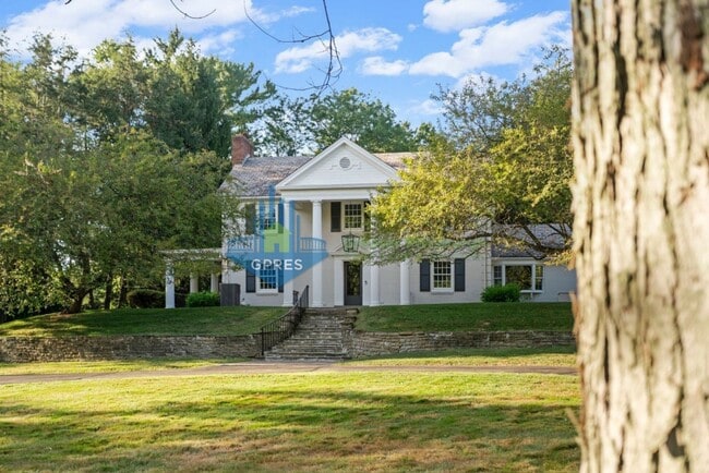 Building Photo - Elegant Fox Chapel 4-Bedroom, 3.5-Bath Home