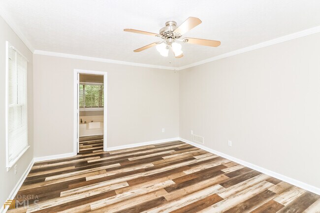 Building Photo - 260 Austin Dr