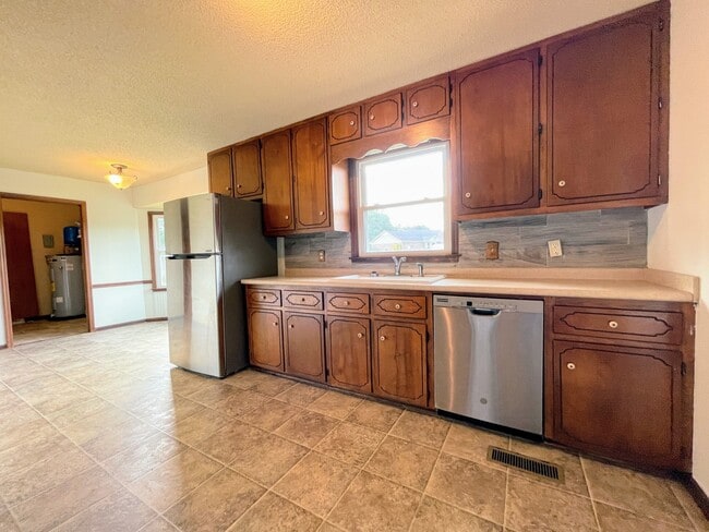 Building Photo - 112 Hazelwood Dr