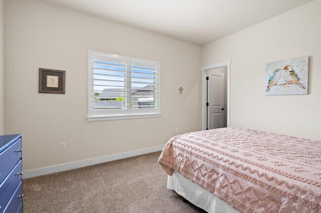 Building Photo - Luxury Yelm Estate on ¾ Acre with Custom Outdoor Living, Loft, A/C & Designer Kitchen!