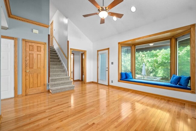 Building Photo - Pet Friendly Three Bedroom!