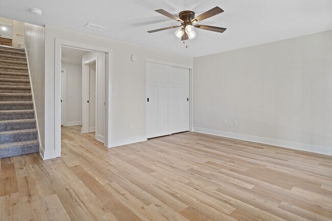 Building Photo - 3 Bed / 2.5 Bath Townhome w/Deck, Walkout Finished Basement, 9' Ceilings, Quartz Tops, Stainless ...